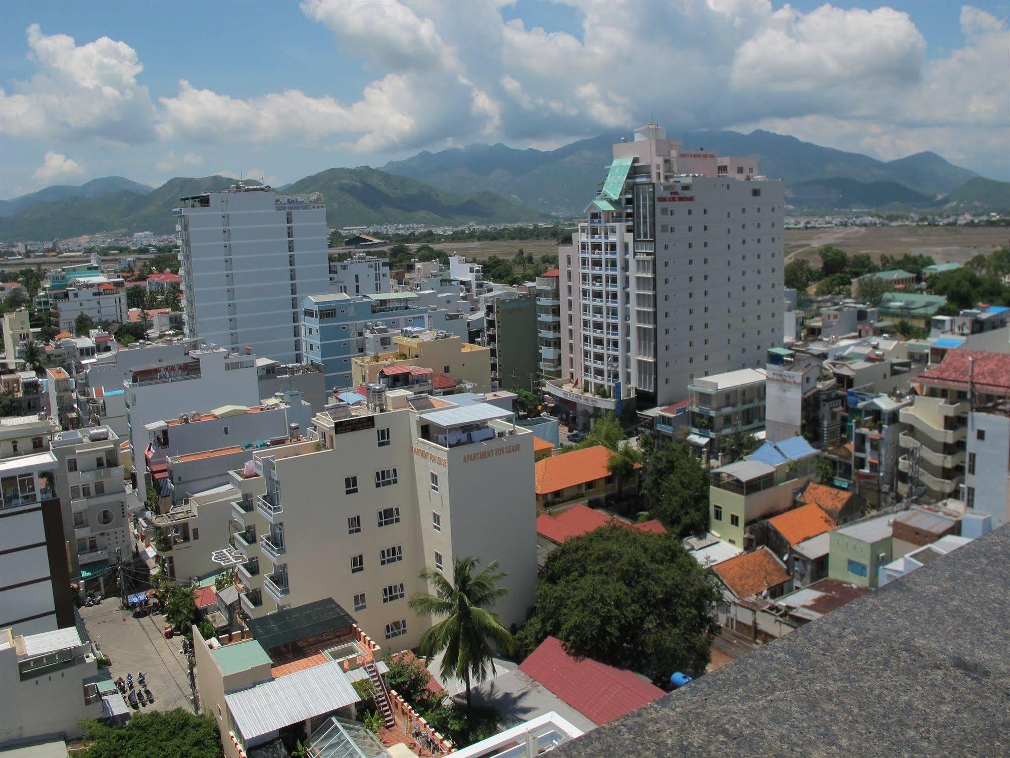 Nhi Phi Hotel Nha Trang Buitenkant foto
