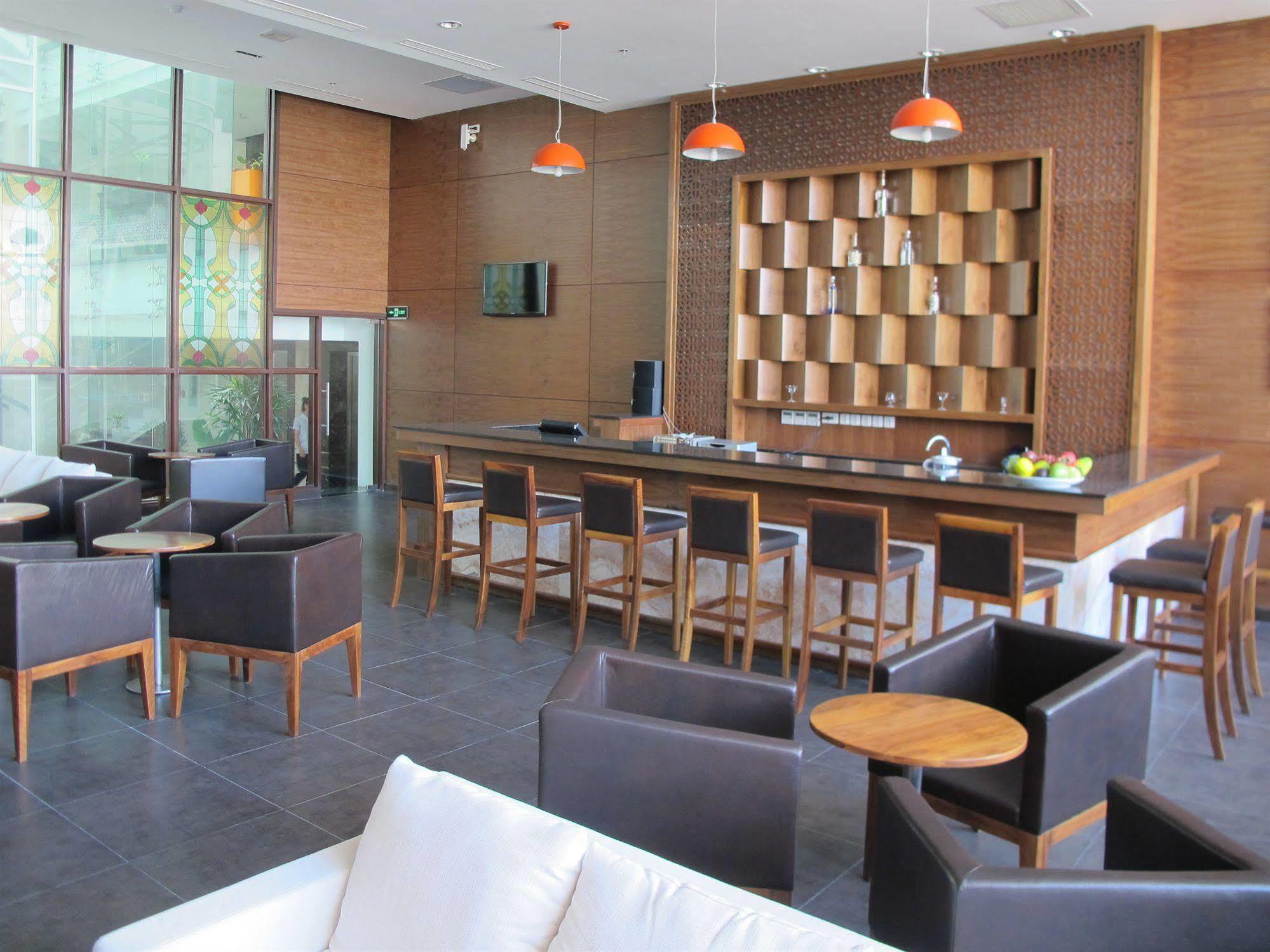 Nhi Phi Hotel Nha Trang Buitenkant foto